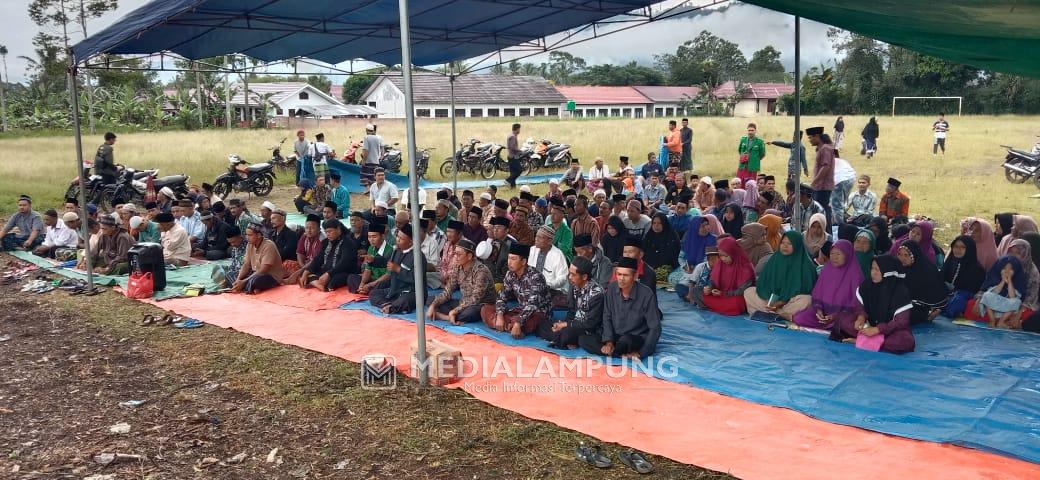 Sambut Ramadhan Warga Pekon Trimulyo Gelar Ritual Ziarah Kubur Massal