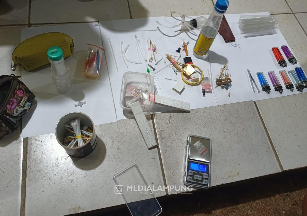 Kedapatan Memiliki Sabu, Seorang Perempuan Diringkus Polisi di Buay Bahuga