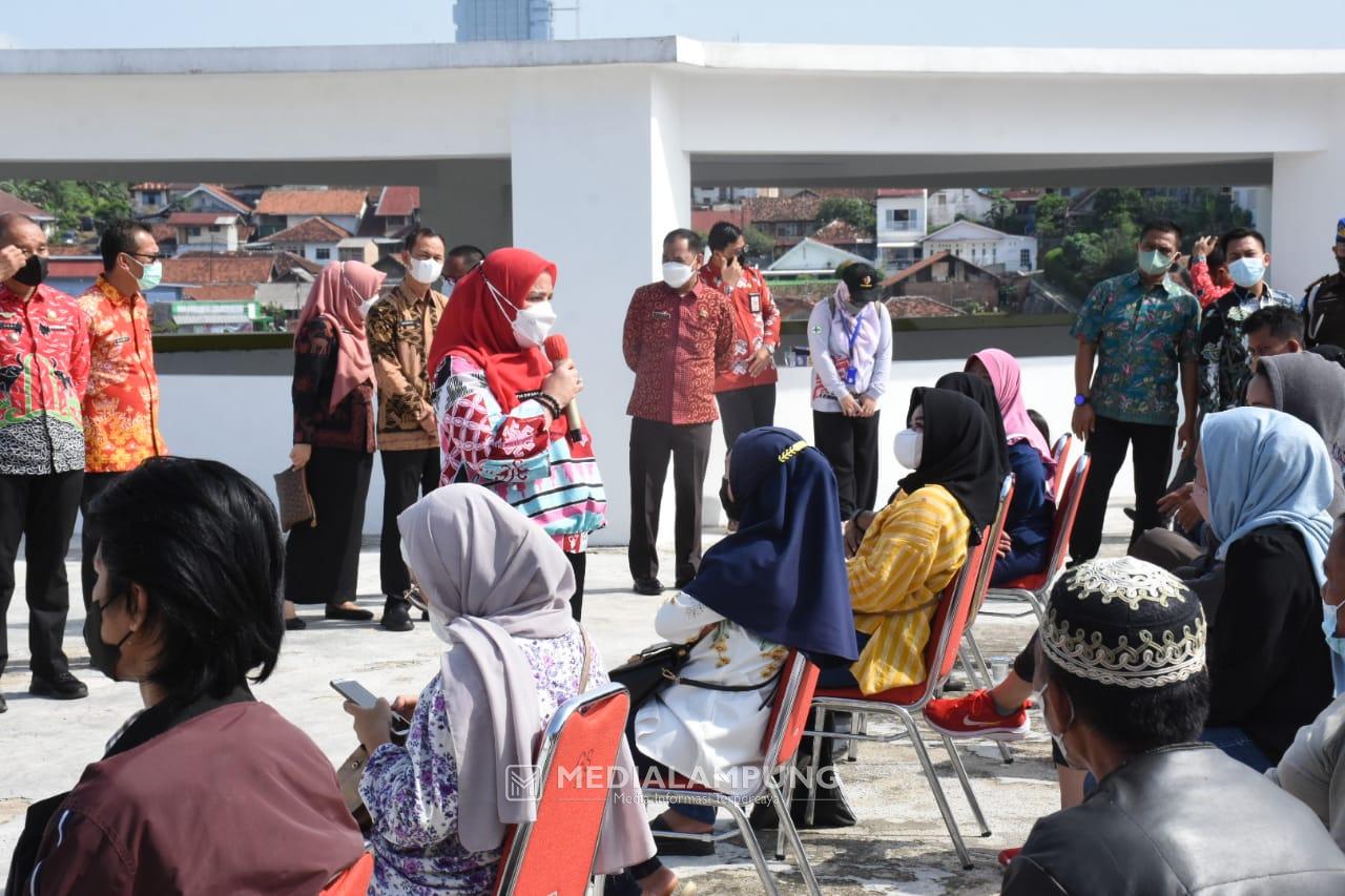 Vaksin Booster 100 Lebih Pedagang Takjil, Pemkot Bandarlampung Beri Oleh-oleh Minyak Goreng