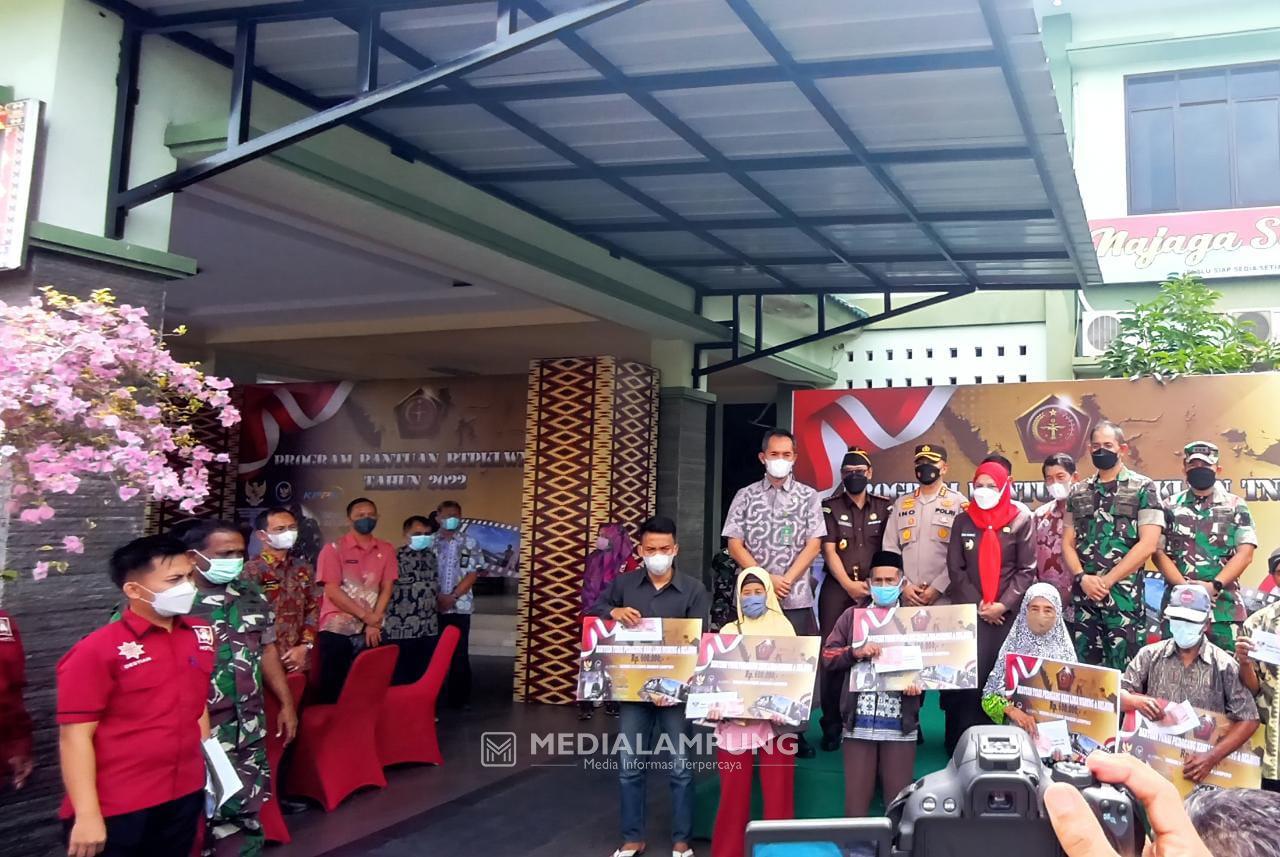 20 Ribu Penerima BT-PKLWN Diserahkan Dandim 0410 Secara Simbolis