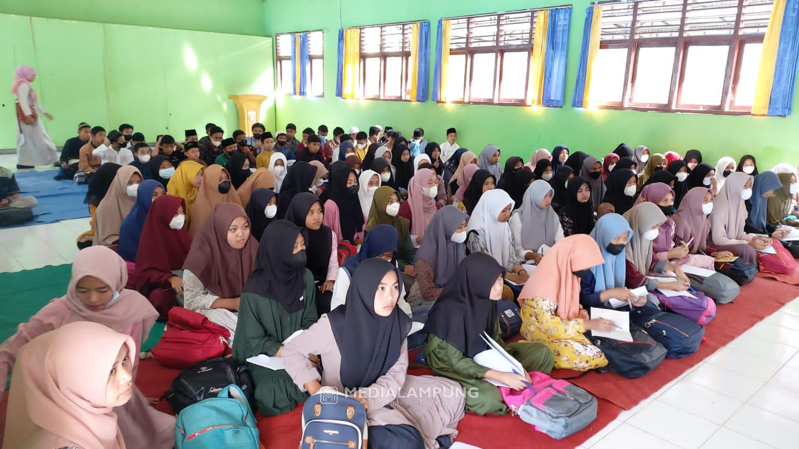 Tingkatkan Keimanan Siswa SMPN 1 Gedungsurian Gelar Sanlat 