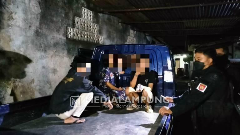 Razia Rutin, Tim Walet Gerebek Pasangan Mesum di Kamar Kos
