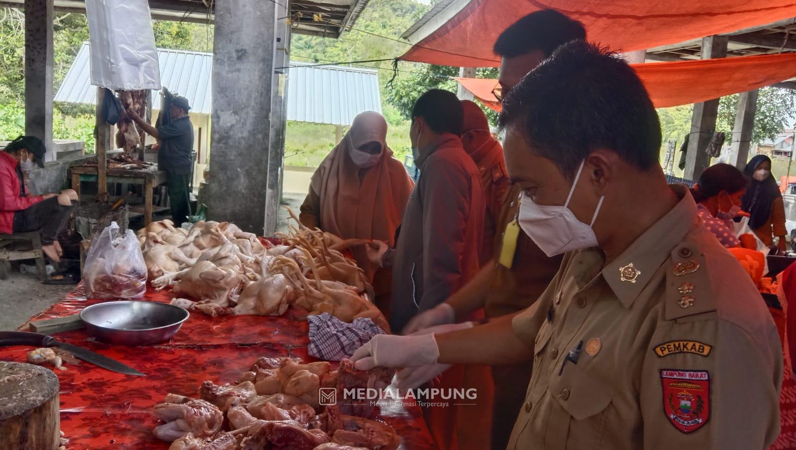 Sidak Pasar, Disbunnak Lambar Tidak Temukan Daging Busuk