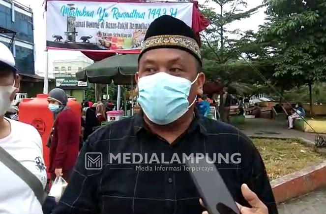 Hari Pertama Buka, Bazar Takjil Enggal Diserbu Pengunjung